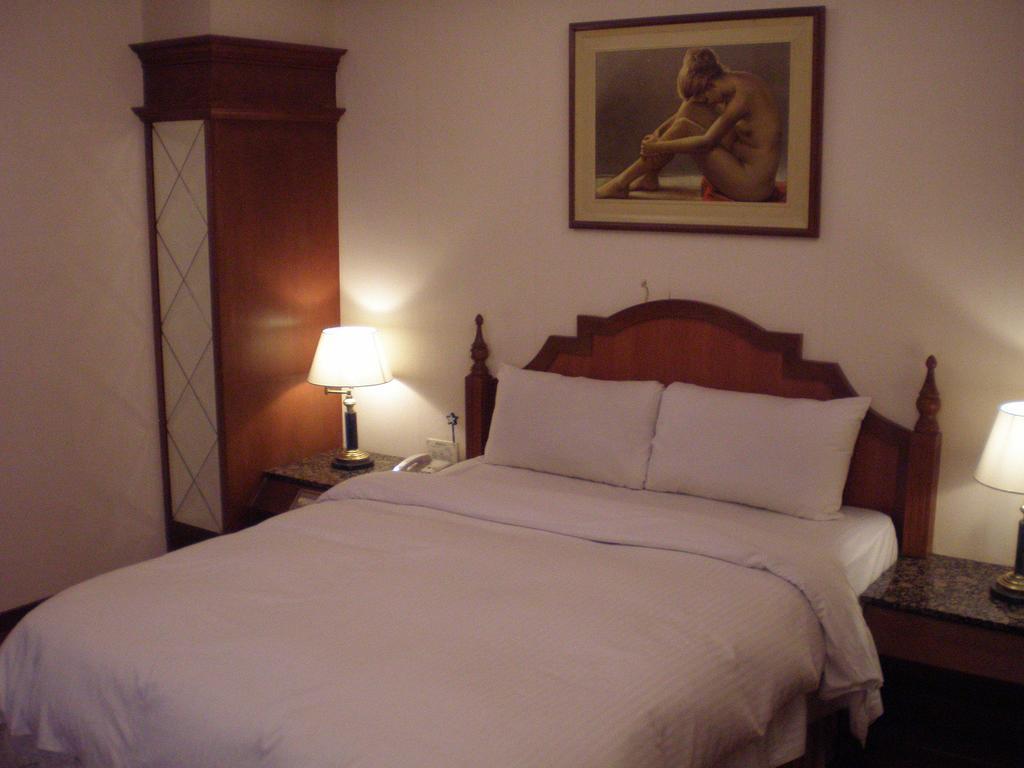 Emperor Hotel Cao Hùng Phòng bức ảnh