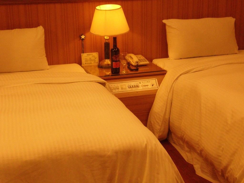 Emperor Hotel Cao Hùng Phòng bức ảnh