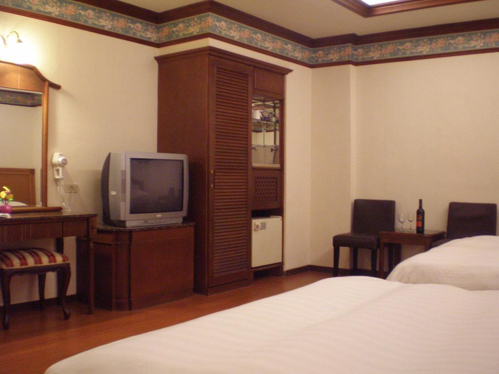 Emperor Hotel Cao Hùng Phòng bức ảnh