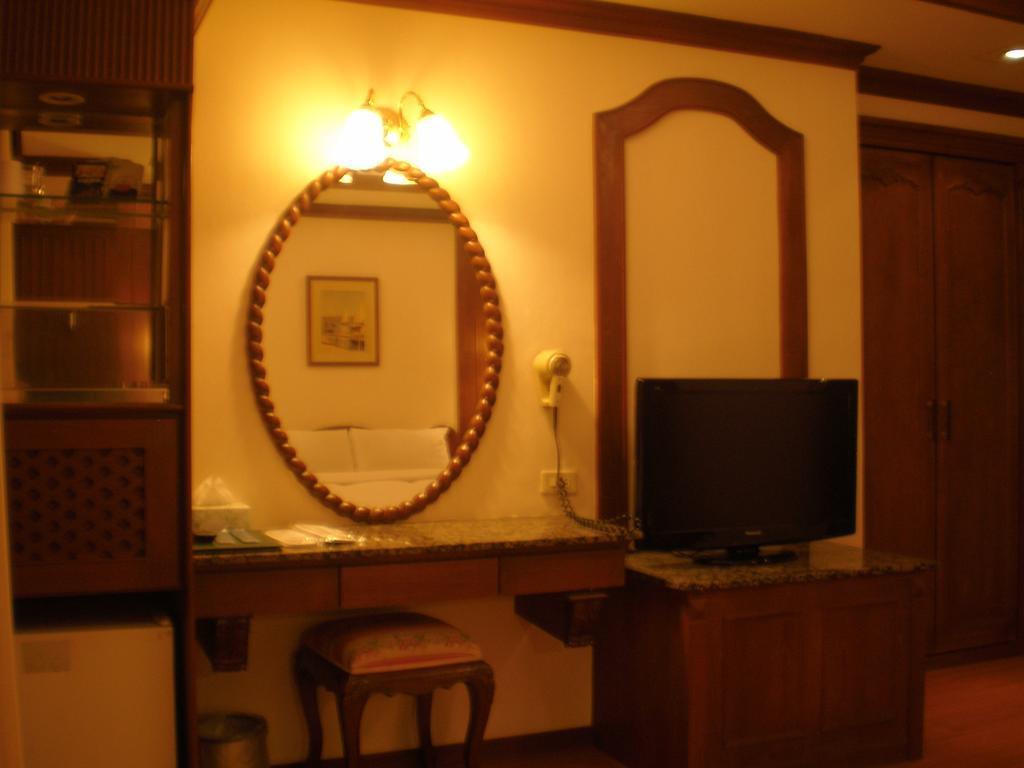 Emperor Hotel Cao Hùng Phòng bức ảnh